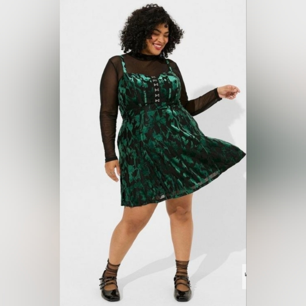 Elegant Green Patterned Dress